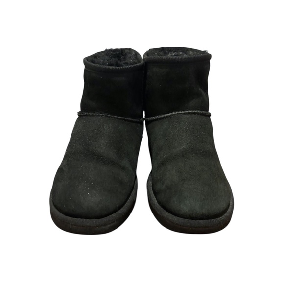 UGG Australia Women's Classic Mini Boots in Black Size 5 Style 5854 - Picture 1 of 10